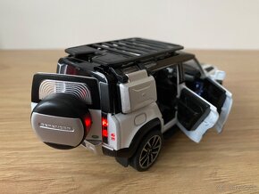 Land Rover Defender 110 - 1:32 (celokovovy model) - 2