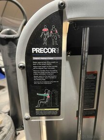 Precor kladkovy chest press - 2