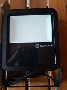 Led reflektor  LEDVANCE FLOODLIGHT 80W 4000K + darček - 2