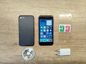 Apple iPhone SE 2020 (2nd gen) - super stav - v záruke - 2