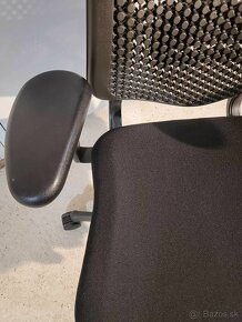Kvalitná kancelárska stolička Herman Miller nosnosť 160kg - 2