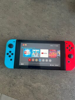 Nintendo switch + 1 hra - 2