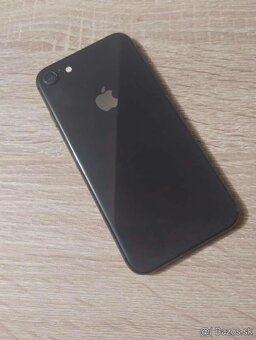 iPhone 8 / 256GB čierny pekný stav - 2