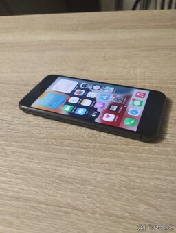 iPhone 8 / 256GB čierny pekný stav - 2