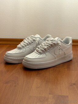 Nike Air Force 1 - Biele s bielymi šnúrkami - 2