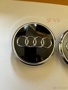Stredové krytky (pukličky) Audi - priemer 77 mm čierne/sivé - 2
