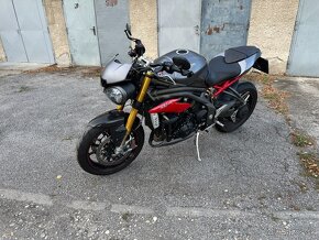 Triumph Speed Triple 1050 R - 2