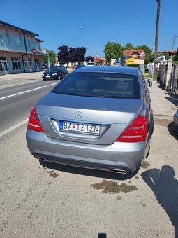 Predám Mercedes s500 zadrety motor - 2