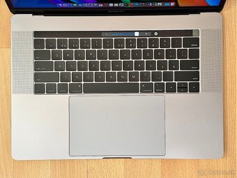 MacBook Pro 15" (2018) i7-2.6GHz,6j/16GB/512GB, TOP STAV - 2