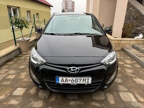 HYUNDAI i20 2013 benzín TOP stav - 2