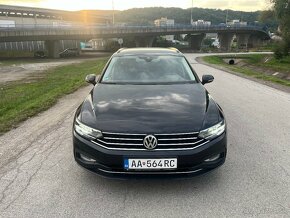 Volkswagen Passat B8 Variant Business 2.0 TDI Webasto (2020) - 2