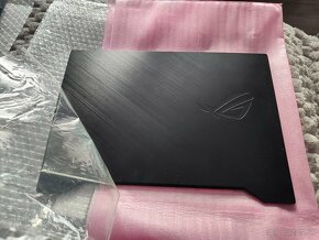 Asus Zephyrus LCD, a vrchny diel +2x vnutorny - 2