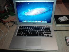 MacBook Air Mid 2008. 13,3". OS Lion. - 2