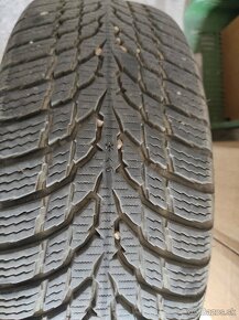 Zimné pneu Nokian 205/55 R16 bez diskov 80€ komplet 119€ - 2