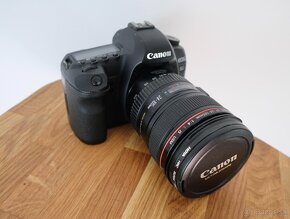 Canon eos 5D mark II + Canon zoom lens EF 24 - 105mm  1:4  L - 2