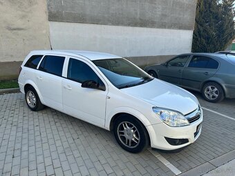 Predám súrne peknú Opel astra combi rok 2009 - 2