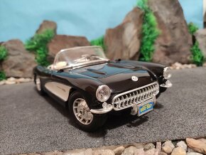 prodám model 1:18 chevrolet corvette 1957 - 2