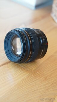 Canon EF 85mm 1.8 - 2