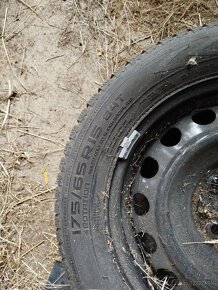 Predam zimne gumy na diskoch 175/65r15 - 2