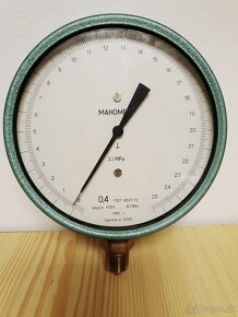 Manometer - deformačný tlakomer - 2