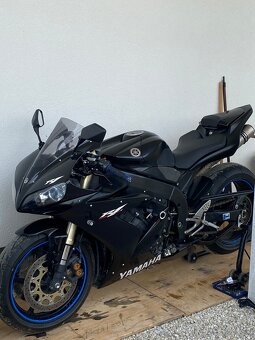 Yamaha r1 - 2