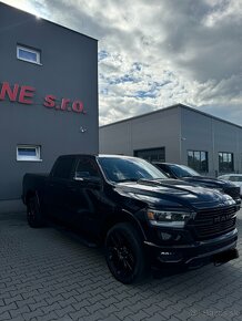 Dodge Ram, 2022 Laramie, panorama, vzduch. podvozek - 2