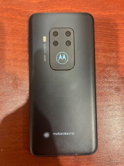 Motorola One Zoom - 2