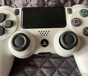 PS4 ovladac - 2