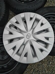 15" TOYOTA YARIS + TPMS zimné pneu + puklice. - 2