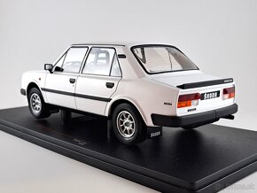 ŠKODA 130 L 1988 1:18 IXO - 2