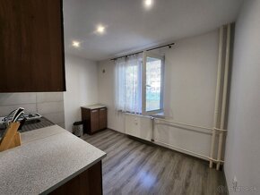 2 izb. byt po kompletnej rek., 56 m2 + loggia, Nová Dubnica - 2