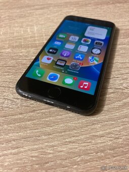 iPhone 8 / 256GB škrabance na displeji - 2