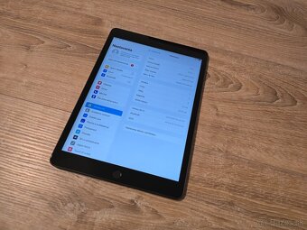 Apple iPad 7 generácie S úložiskom 32GB Zadná strana má znám - 2