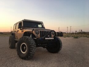 Jeep Wrangler JK rozpredám na náhradné diely - 2