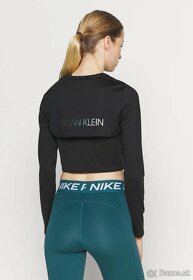 Nový top s crop top mikinou 2v1 Calvin Klein 100% originál - 2