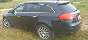 Opel Insignia Sports Tourer SW - 2