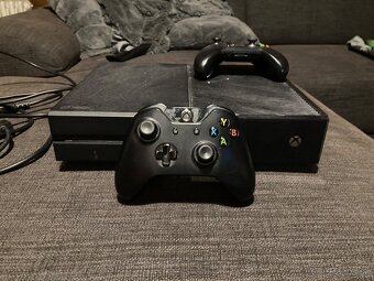 Xbox one-perfektný stav - 2