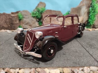 Prodám model 1:18 Citroen 11B traction 1938 - 2