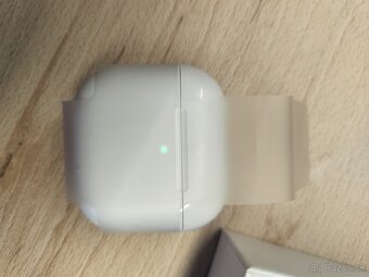 Predám Apple airpods 4 - 2