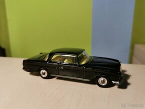 Corgi toys Mercedes 230 coupe - 2