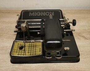 Starožitný indexový písací stroj MIGNON 4 z roku 1932 - 2