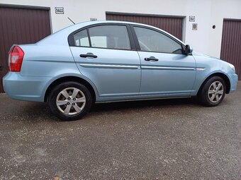 Hyundai Accent 1,4i, najazd. 82 000 Km, rok 2010 - 2