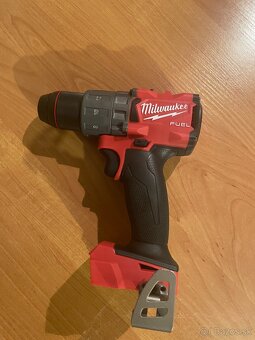 MILWAUKEE M18 FUEL AKU VŔTAČKA S PRÍKLEPOM - 2