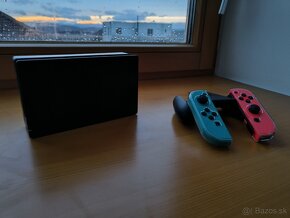 Nintendo Switch Red & Blue Joy-Con + 4 Hry - 100% stav - 2