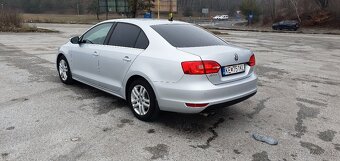 Volkswagen Jetta 2,0 TDI Highline manuál - 2