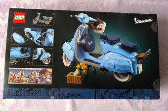 LEGO 10298 Vespa 125 - 2