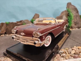 prodám model 1:18 cadillac eldorado biaritz 1958 - 2