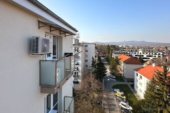 Ponúkame na predaj pekný 3-izbový byt v centre mesta Pezinok - 2