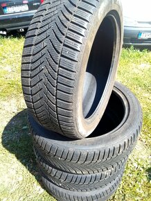 Pneu 235/45 R19 - 2