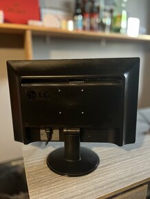 Monitor LG - 2